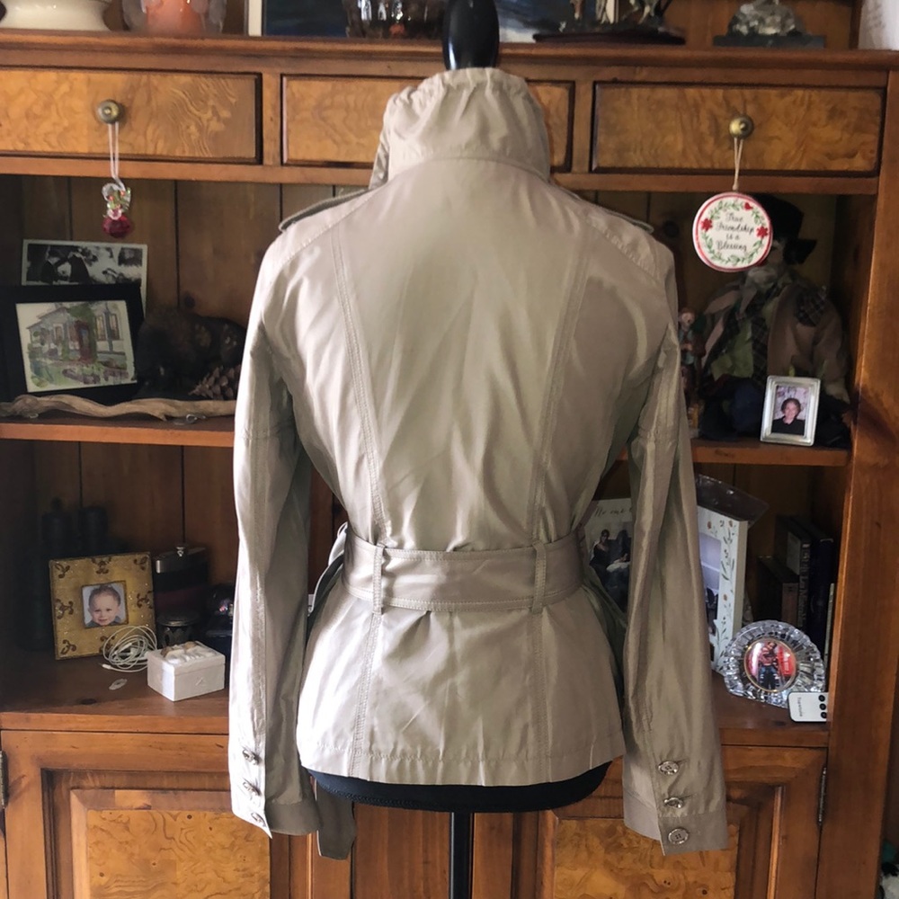 Beautiful Lightweight Spring Jacket / Rain Coat - image 3